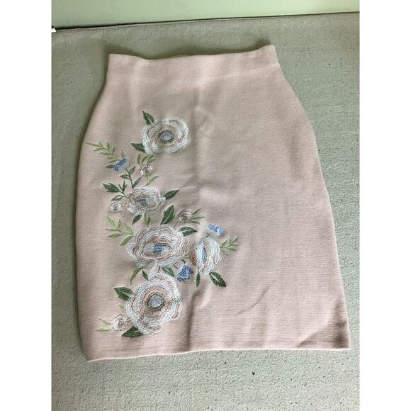 Calvin Klein Knit Pencil Skirt Floral Embroidery Detail Pink Sz. Small - Picture 4 of 12
